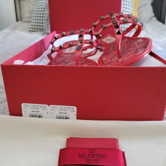 Red limited edition Valentino sandals - Picture 1 of 4